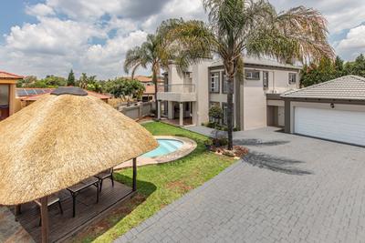 House For Sale in Ruimsig, Roodepoort