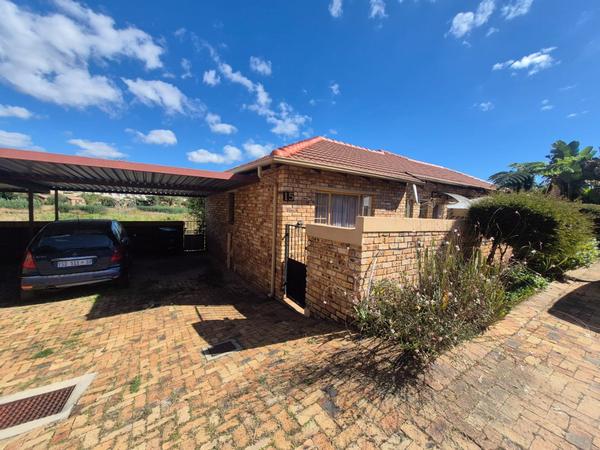 Townhouse For Sale in Wilgeheuwel, Roodepoort