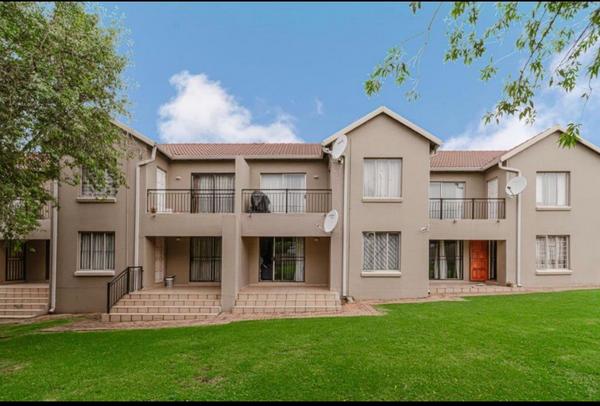 Townhouse For Sale in Willowbrook, Roodepoort