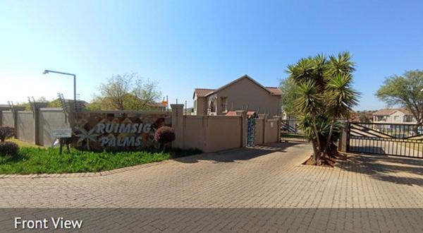 Townhouse For Sale in Willowbrook, Roodepoort